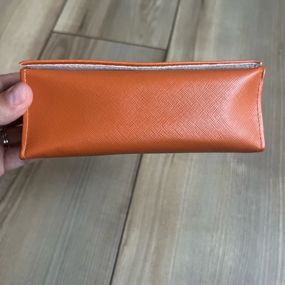 Tory Burch Eyeglasses Case - Picture 4 of 10